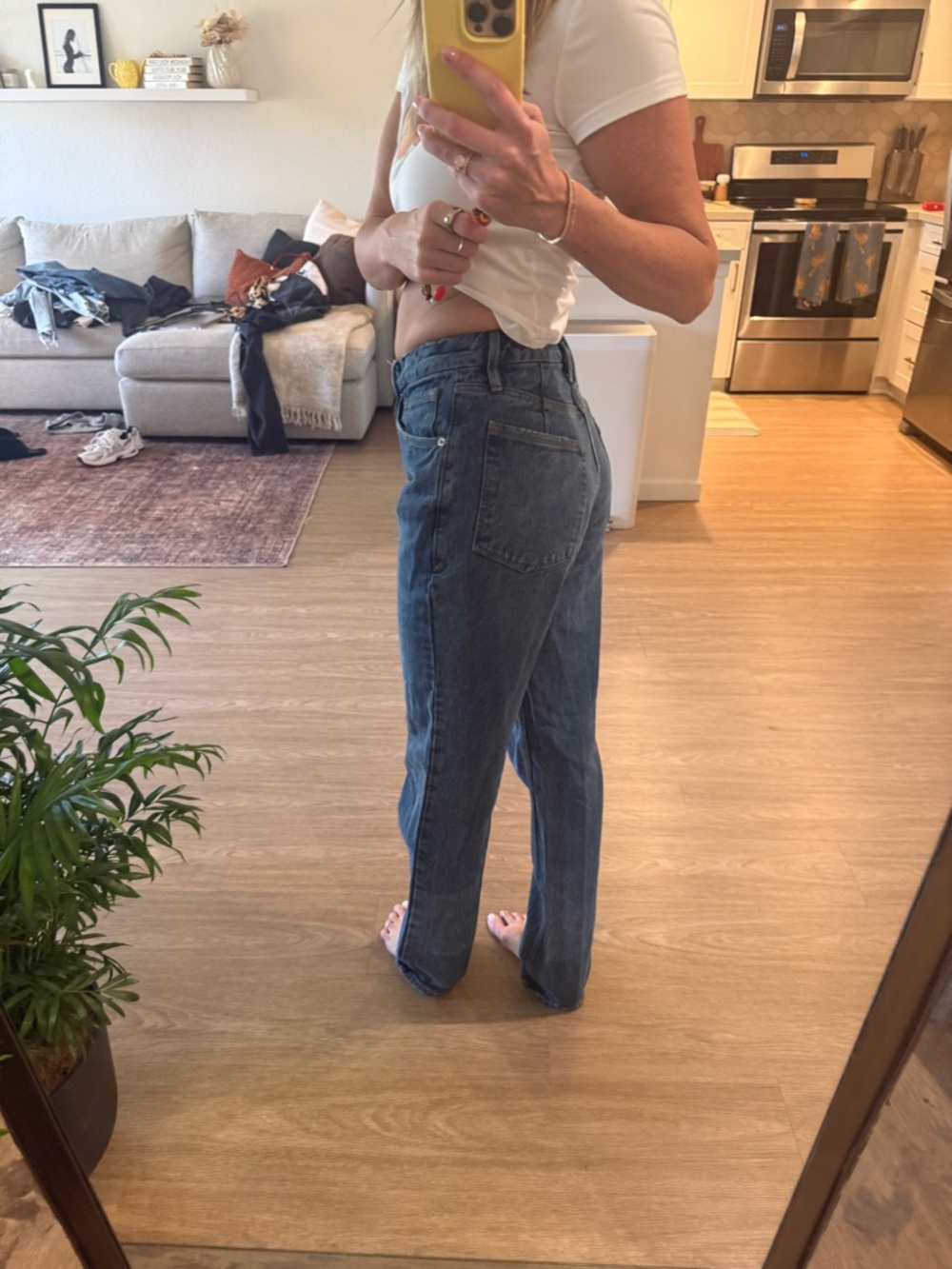 Good American Straight Leg Jeans in Medium Blue Denim
